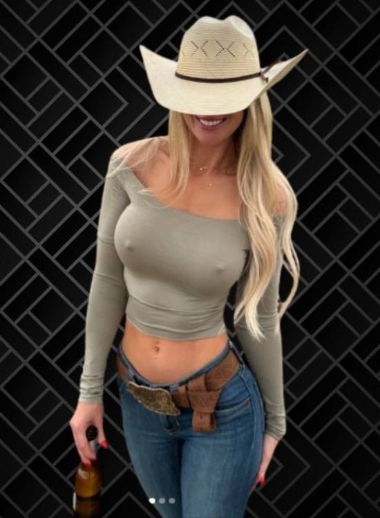 How Taylor Breesey Monetizes Her Faceless Persona?